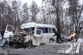 Мама з донькою і закохана пара: стало відомо, хто загинув у аварії маршрутки під Черніговом